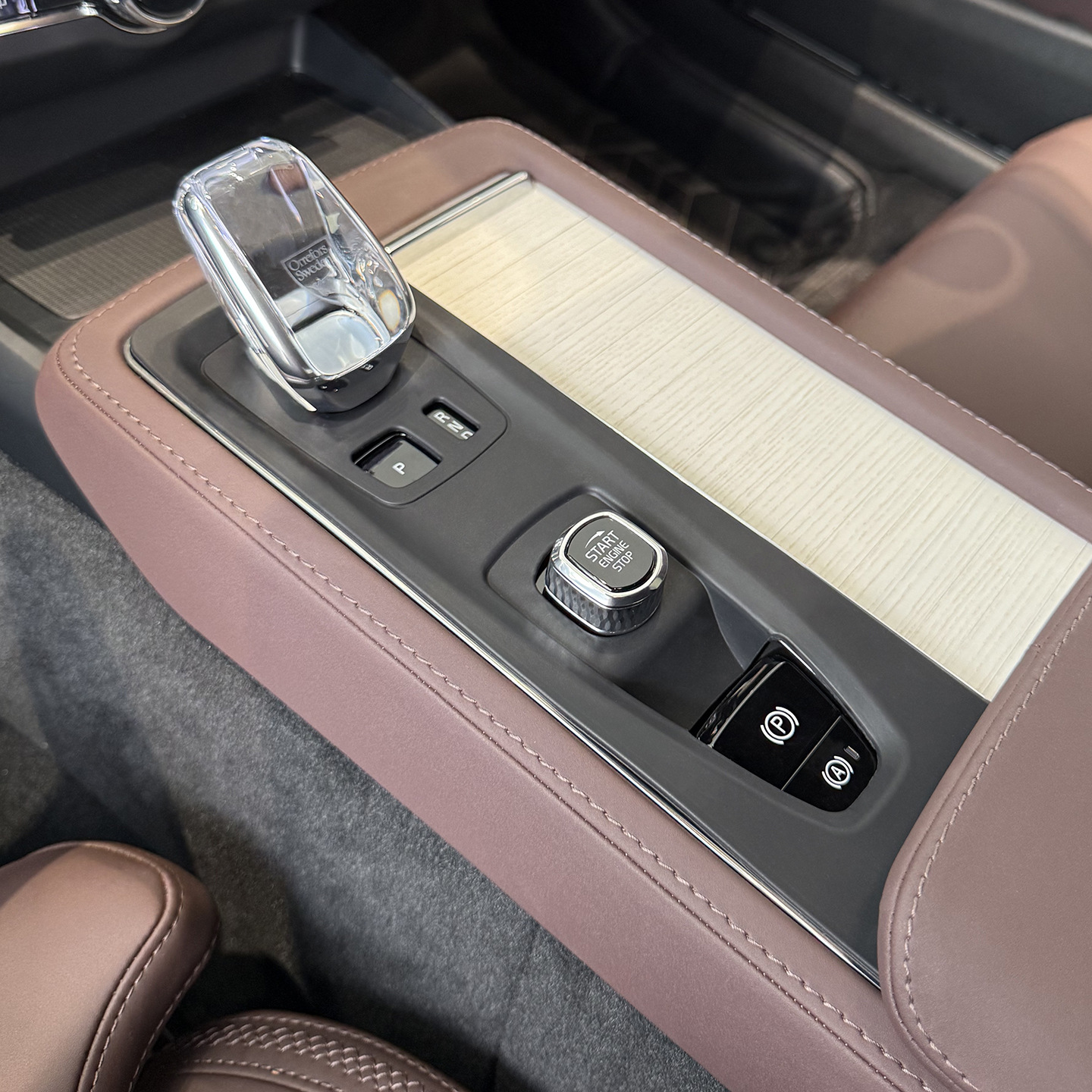 Suitable for Volvo 26 Models S90 Center Console Water Cup Holder Storage Box Wireless Charging Center Console Panel Silicone Anti-Slip Protection
