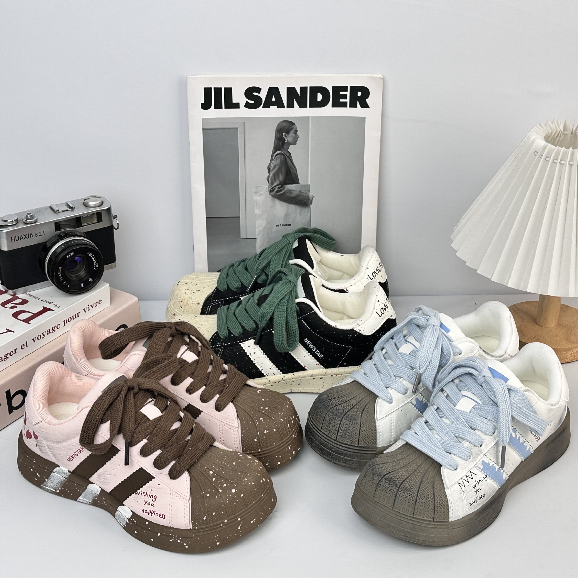 Yuanbo primavera y otoño zapatos blancos de suela gruesa para mujeres 2025 nuevos zapatos casuales coreanos zapatos de skate conchas de cabeza zapatos de pan