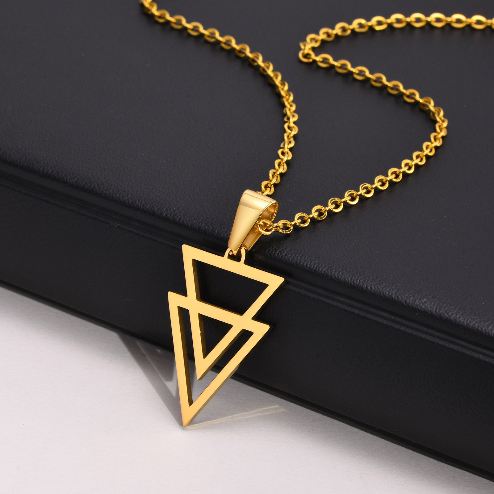 Street Occasion Hip-hop Punk Triangle Solid Color Stainless Steel Titanium Steel Pendant Necklace 1 Piece