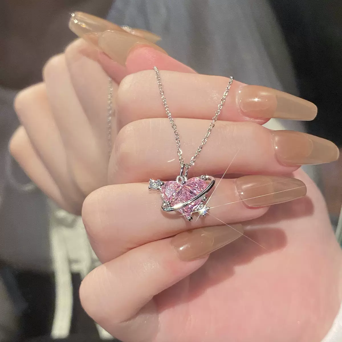 恋爱星球项链女款高级感轻奢小众锁骨链送女朋友素款