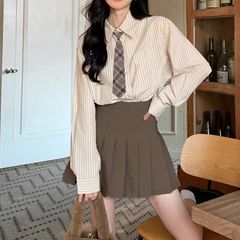 ストライプのシャツの女性の春秋の薄いタイプの学院の風は年齢の長袖の上着の女性のゆったりとしているカジュアルな日系jkのシャツの潮を減らします。