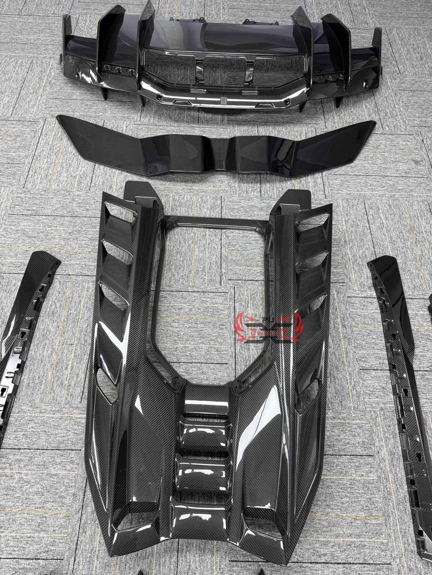Suitable for Lamborghini's new Aventador Revuelto, modified with original OEM upgraded dry carbon fiber body kit
