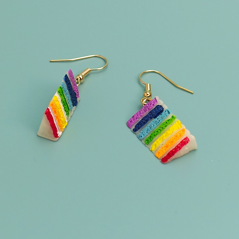 Großhandel Schmuck Prinzessin Süß Regenbogen Kuchen Kunststoff Harz Ohrhaken display picture 3