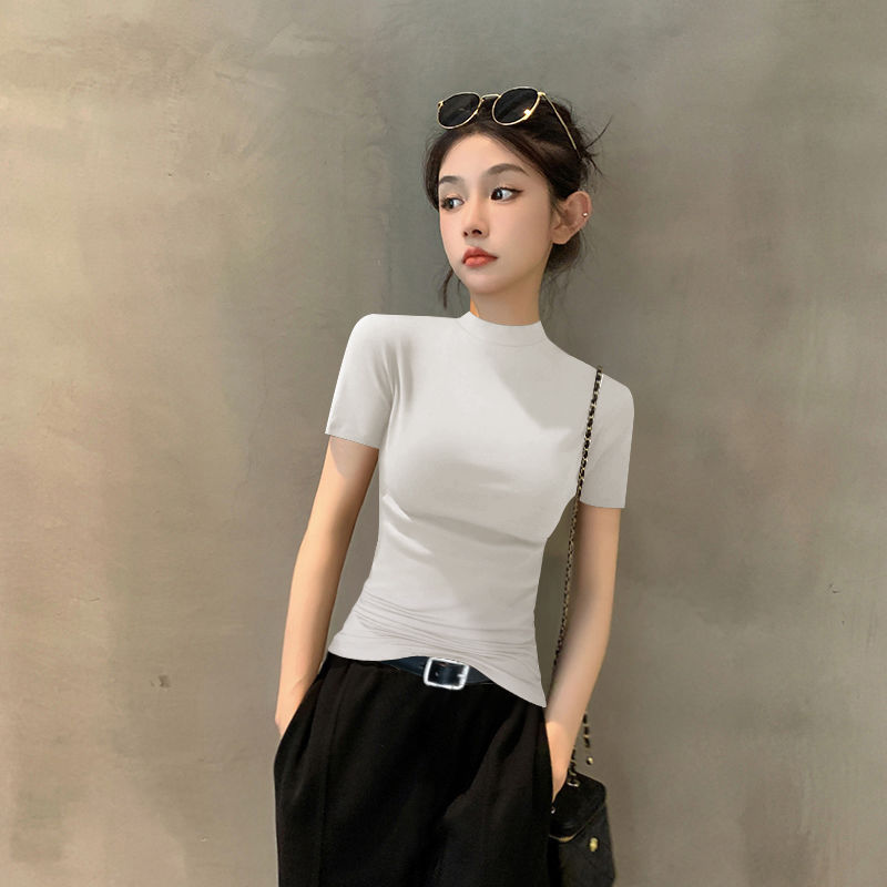 화이트 하프 터틀넥 반소매