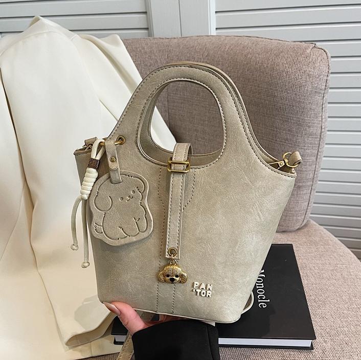 Moda coreana portátil bolso de cubo de agua para mujeres 2025 nuevo nicho simple bolso de hombro de alto nivel bolso de mochila versátil