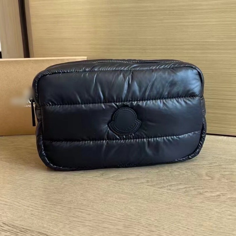 专柜M香水赠礼出口原单 羽绒化妆包 轻奢男女收纳包 大容量洗漱包