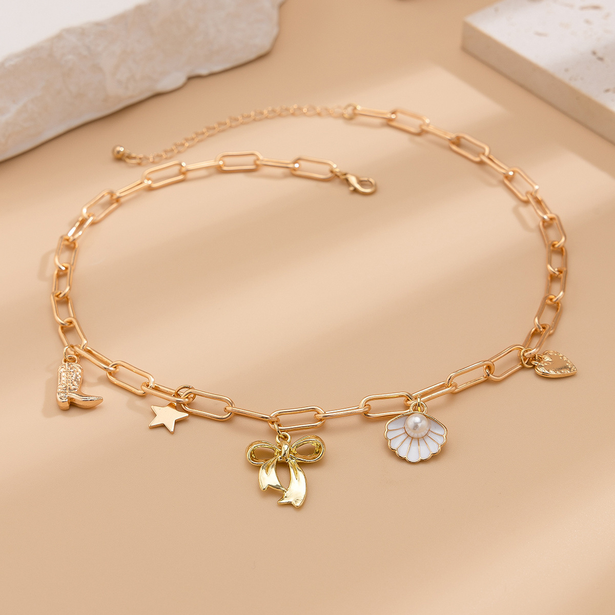 Imitation Pearl, Alloy, Iron Material Bow Knot Pattern Elegant Bow Knot Gold Plated Imitation Pearl Alloy Iron Wholesale Necklace