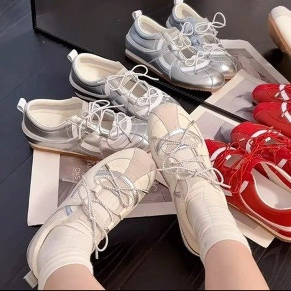 Silver Mary Jane Ballet Flats With Soft Sole For Extra Comfort_voghion.com