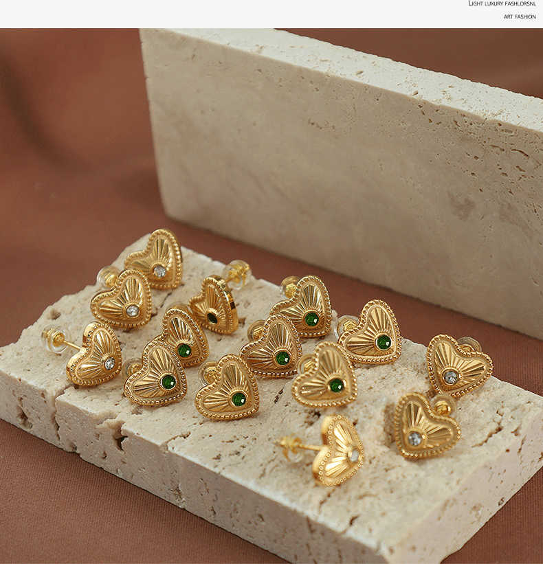 8g Weight Vacuum Plating Gold Plating Process 1 Pair Vintage Style Heart Shape Plating Titanium Steel Zircon 18K Gold Plated Ear Studs