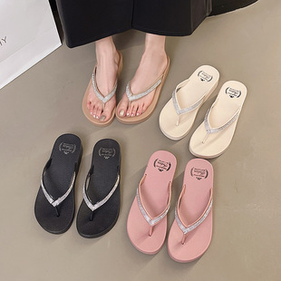 �W�t������ЬŮ�⴩�Ŀ�ˮϴ�r�мҾ�ˮ荷�������ɳ���A�_����Ь