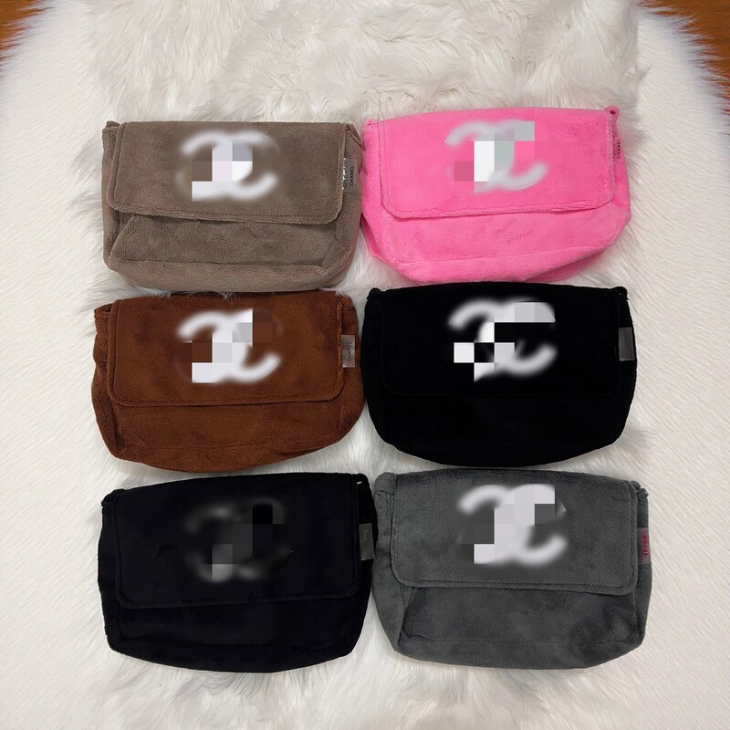 Classic Style Gift Towel Bag, Small Chanel-Style Plush Crossbody Bag for Women, Autumn and Winter Shoulder Bag, Fashionable Versatile Soft Leather Bag Classic Style Gift Towel Bag, Small Chanel-Style Plush Crossbody Bag for Women, Autumn and Winter Shoulder Bag, Fashionable Versatile Soft Leather Bag