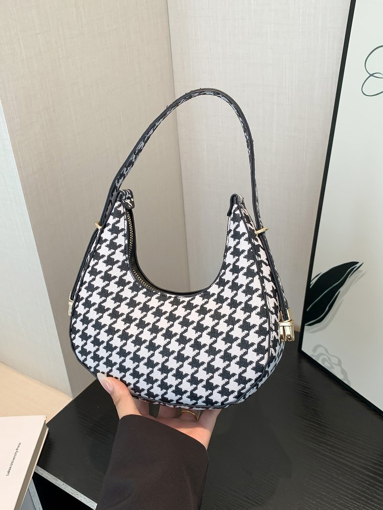 Exquisita moda con estampado de leopardo 2024 nuevo estilo estilo occidental patrón de cebra personalidad textura tendencia mensajero portátil bolso de luna nueva mujer