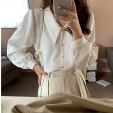 2025春秋韩国ch法式复古单排扣尖尖领长袖衬衫女宽松翻领打底衬衣