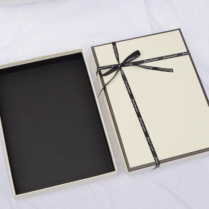 2024年の新型冬の金のベルベットのおやすみの熊のパジャマの女性のかわいい部屋の服の長袖のズボンのカーディガンのスーツ