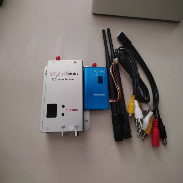 FPV 1.5G 1.5W发射接收数显1.5W无线信号接收器FPV无线音视频发射