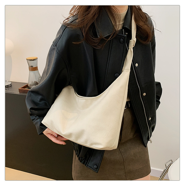 Large-capacity commuter bag for women, 2024 new style, fashionable and retro single-shoulder bag, casual and versatile, underarm tote soft leather bag undefined
