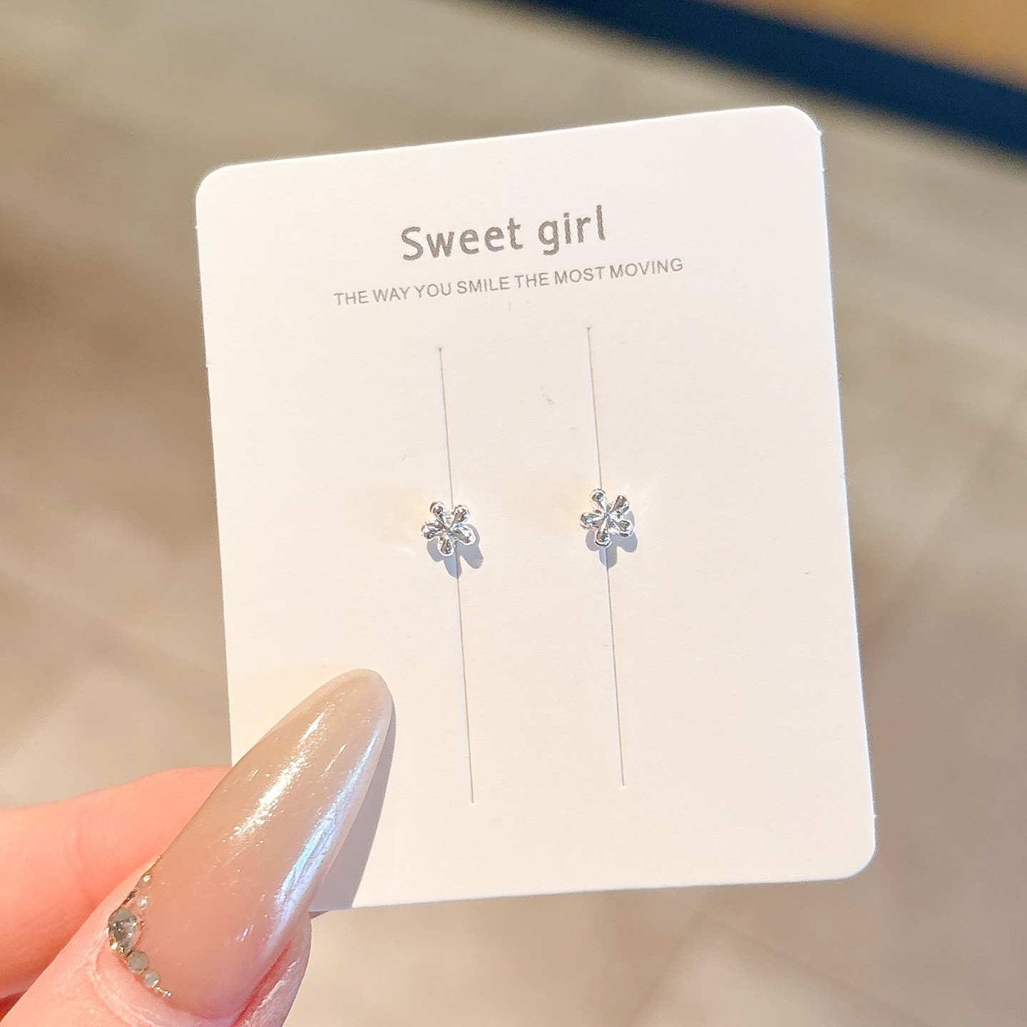 Pendientes de aleación Pendientes de alta calidad de perlas para mujer Pendientes exagerados de temperamento de lujo ligero coreano Pendientes largos con borlas al por mayor