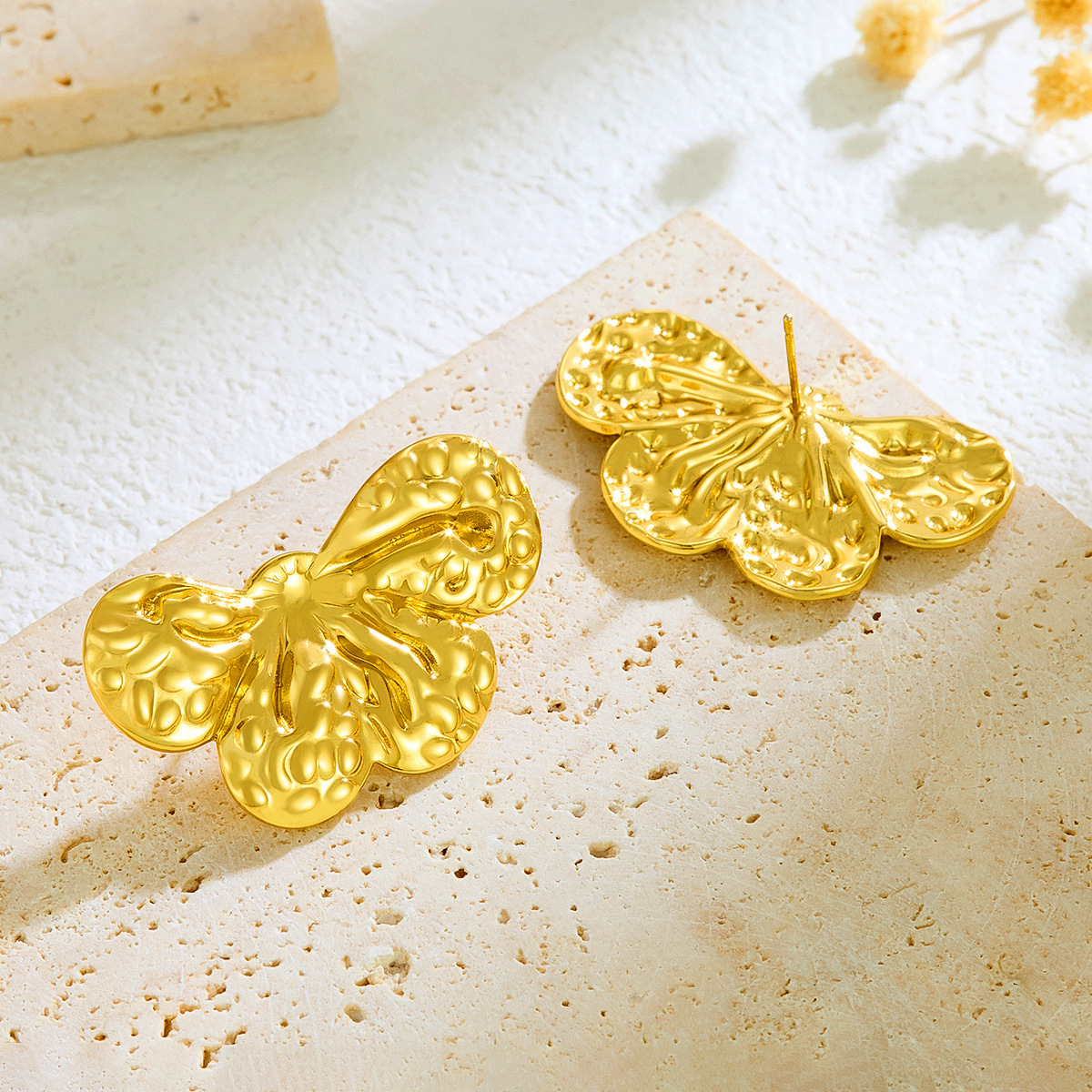 Europa y los Estados Unidos simple pétalos aretes de geometría de acero inoxidable para mujeres aretes de aire frío nicho temperamento aretes de diseño versátil