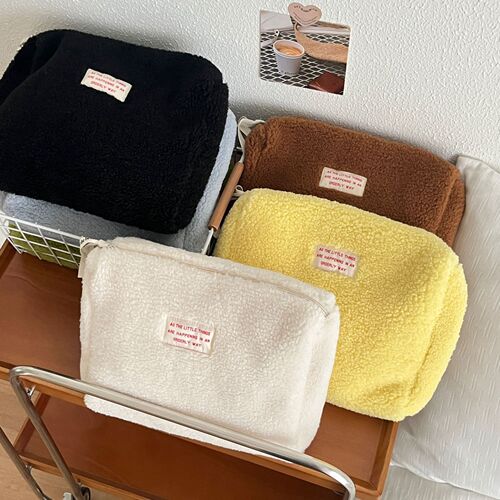 New Arrival Fleece Makeup Bag in Instagram Style, Girly Design, High-Quality Appearance, Large Capacity, & Portable Travel Organizer—Perfect as a Clutch!