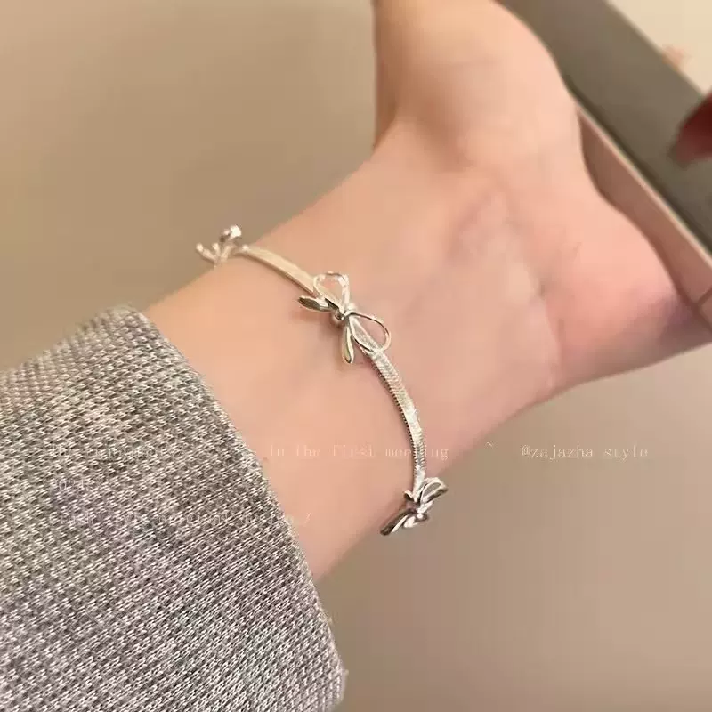 冷感美女 甜酷银色蝴蝶结choker手链女小众设计感高级蛇骨链配饰