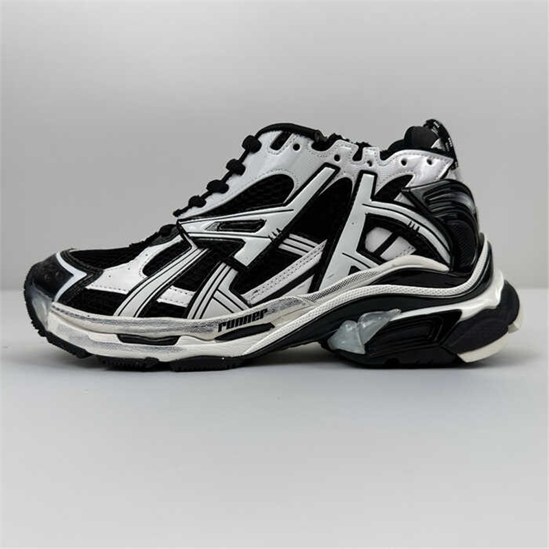 Wholesale from Putian, China: 7.0 Dad Shoes for Men and Women, Seventh Generation New Retro Distressed Sneakers