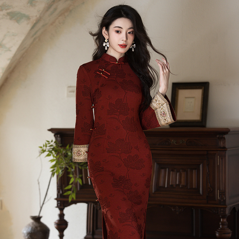 2025秋冬新款旗袍新中式酒红色复古倒大袖旗袍订婚礼服敬酒服旗袍