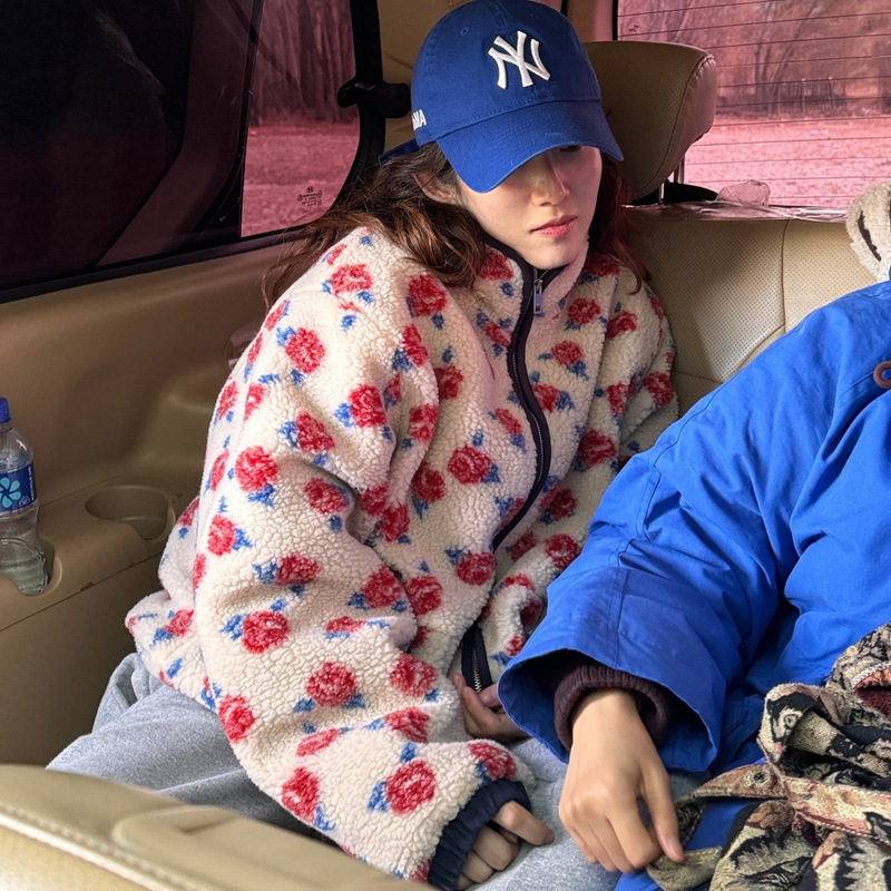 26 Winter New Korean Designer Vintage French Rose Lamb Wool Coat Thickened Fleece Sweatshirt for Women