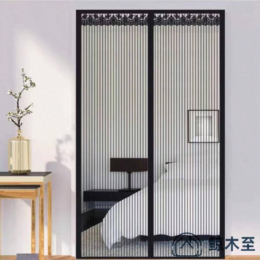 블랙 암호화 된 줄무늬 문 커튼