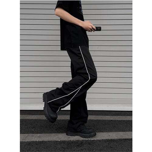 American-style patchwork sweatpants: Loose, casual, breathable, flared-leg design—stylish high-street men's pants with a trendy, versatile vibe.