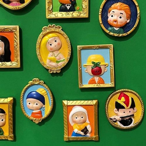 Coloring plaster dolls of world-famous paintings, graffiti kindergarten parent-child activity, students setting up stalls for entrepreneurship and stress relief