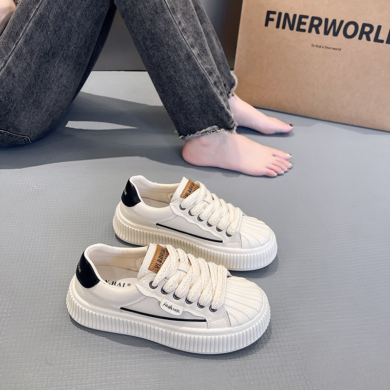 Pese a la mierda concha cabeza de zapatos deportivos casuales primavera y verano 2025 nuevos zapatos de mujer galletas de suela gruesa zapatos blancos pequeños zapatos de mujer