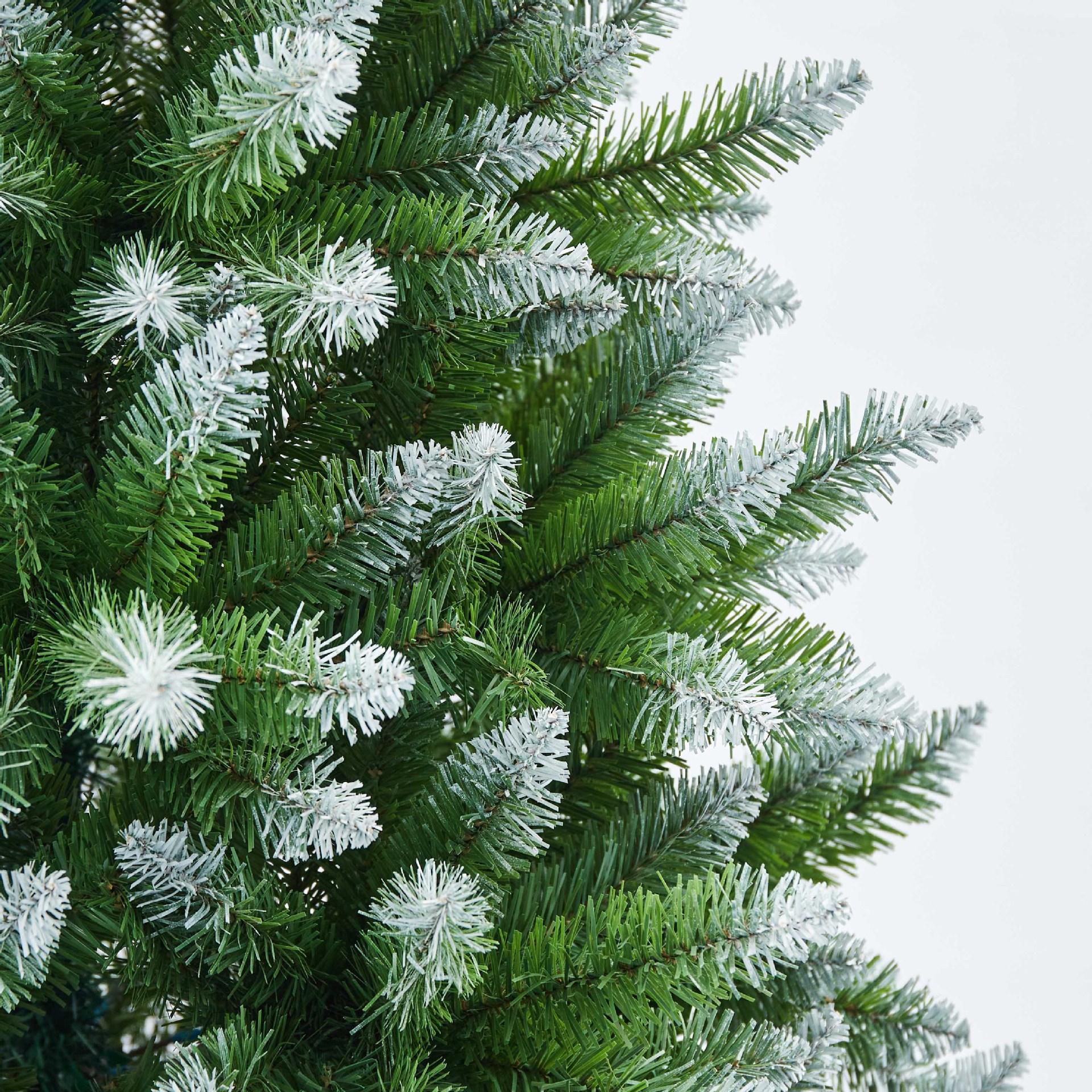 1.5-2.4 Arroz punta pulverización blanco árbol de Navidad fruta roja pinos una variedad de decoración de Navidad personalizada decoración