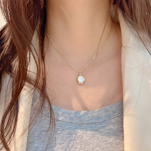 Simple and compact metal love necklace women's niche design light luxury clavicle chain necklace temperament versatile neck necklace jewelry