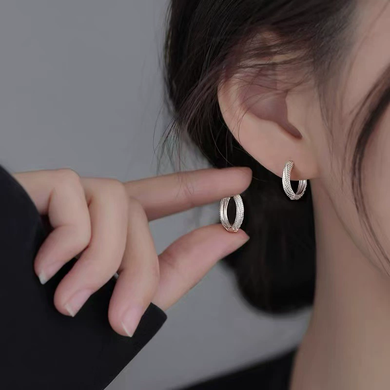 Серебряная игла с хвостиком, маленькие дизайнерские серьги, проба серебра 925, стиль легкой роскоши, высокое качество