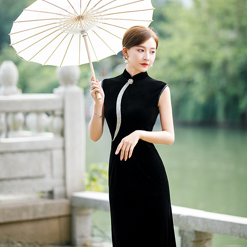 Velvet Qipao 2026 New Chinese Style Magnolia Qipao Elegant Model Performance Dress Improved Version Runway Qipao