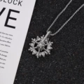 Full rhinestone rotating snowflake + 3.0*70cm pearl chain