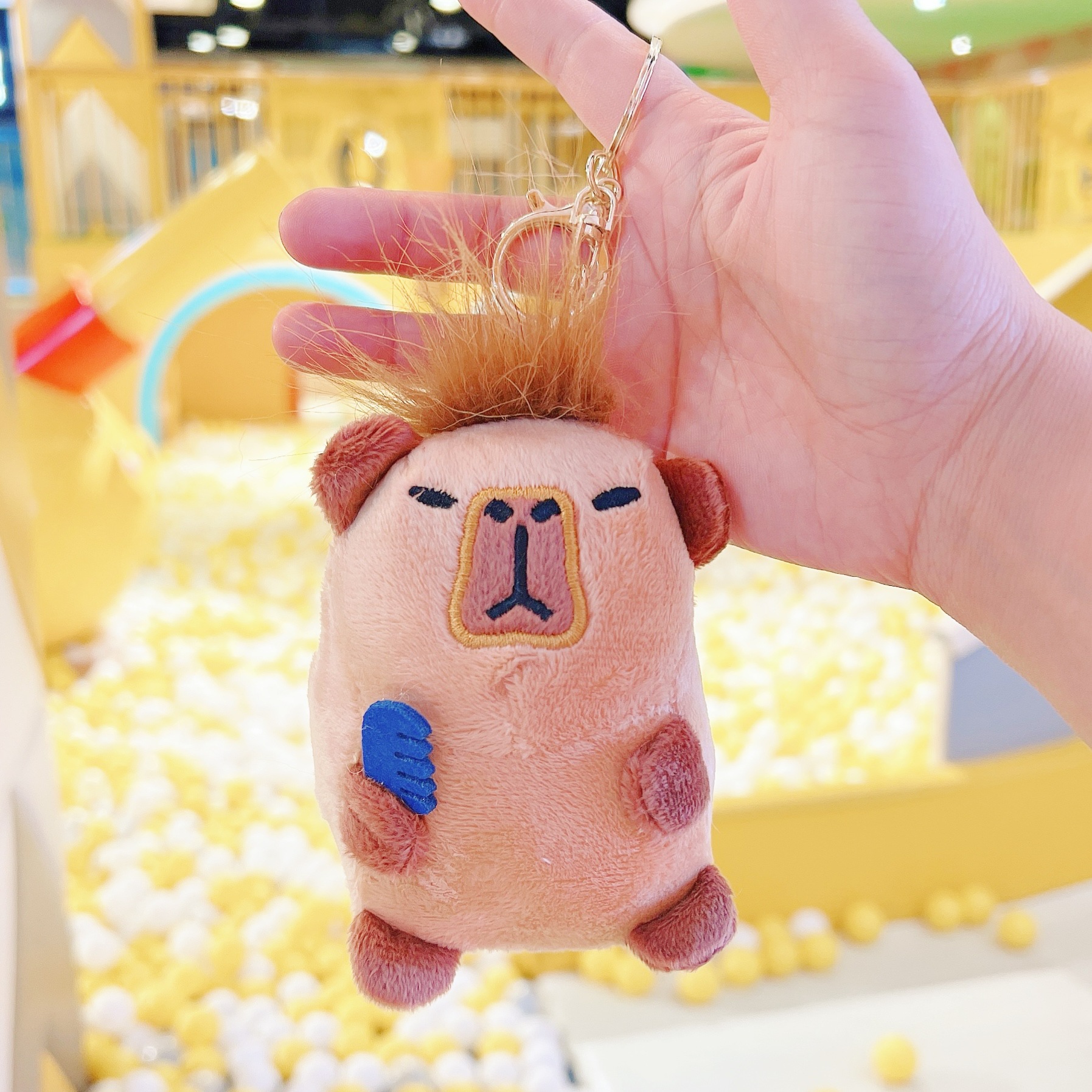 갈색 빗 긴 머리 카피바라 + 골드 버클