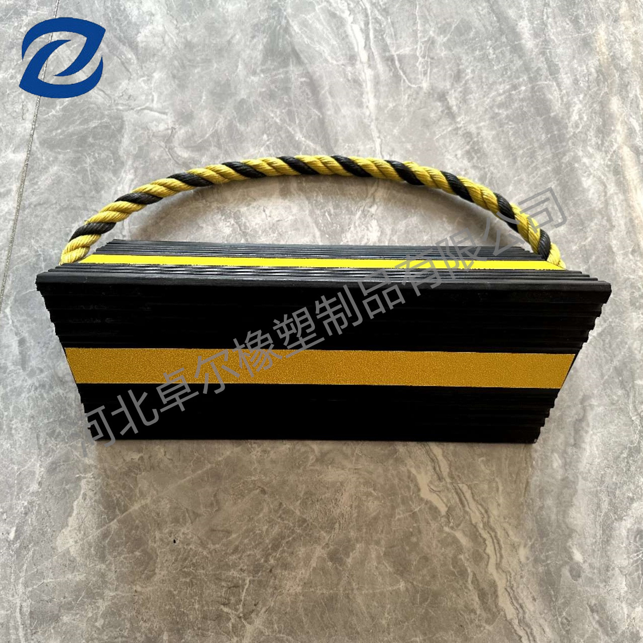 rubber橡胶轮挡300*180*160飞机轮挡汽车轮挡三角楔块防滑耐磨