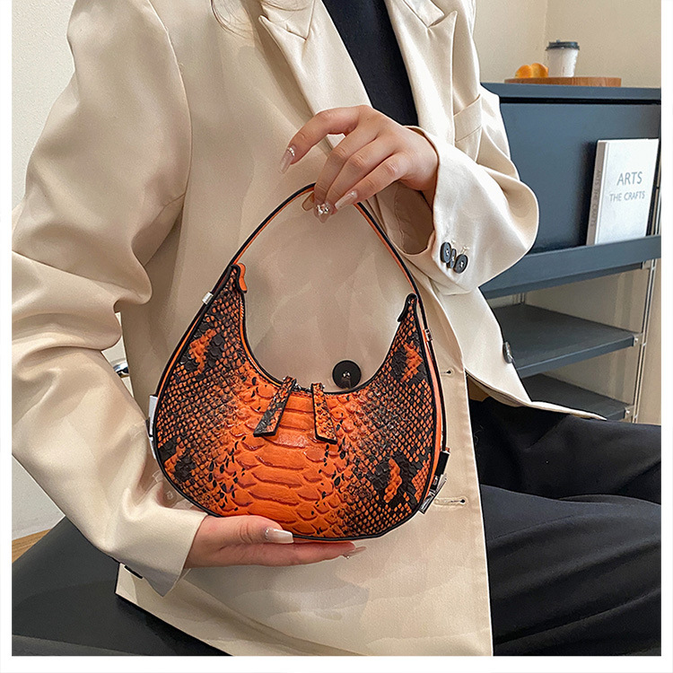 Women's All Seasons Pu Leather Crocodile Streetwear Round Zipper Handbag Underarm Bag display picture 1