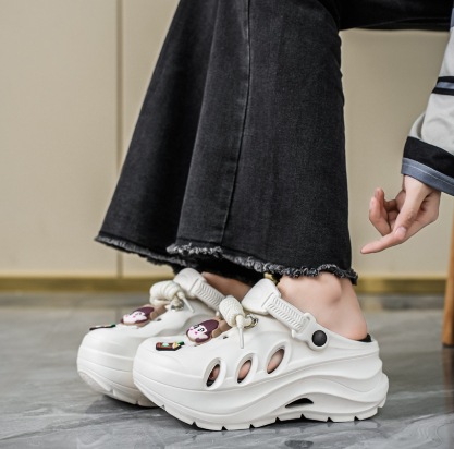 2025 verano nuevo estilo antideslizante de suela gruesa zapatos con agujeros de EVA zapatos para aumentar la altura