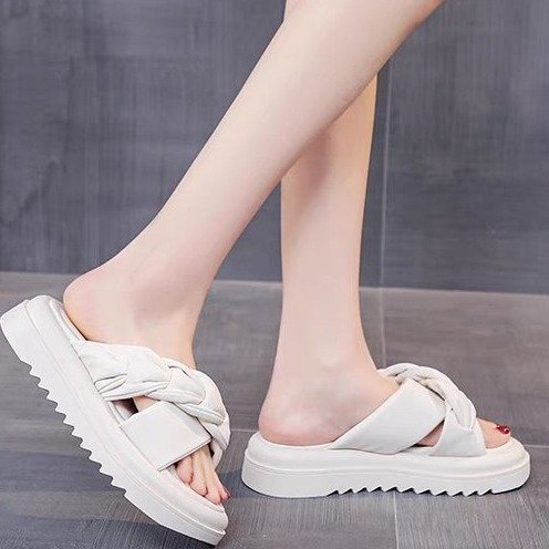 Estilo de hadas suave altura inferior aumento zapatillas para las mujeres 2023 verano nueva moda gruesa inferior una palabra al aire libre playa sandalias image 4