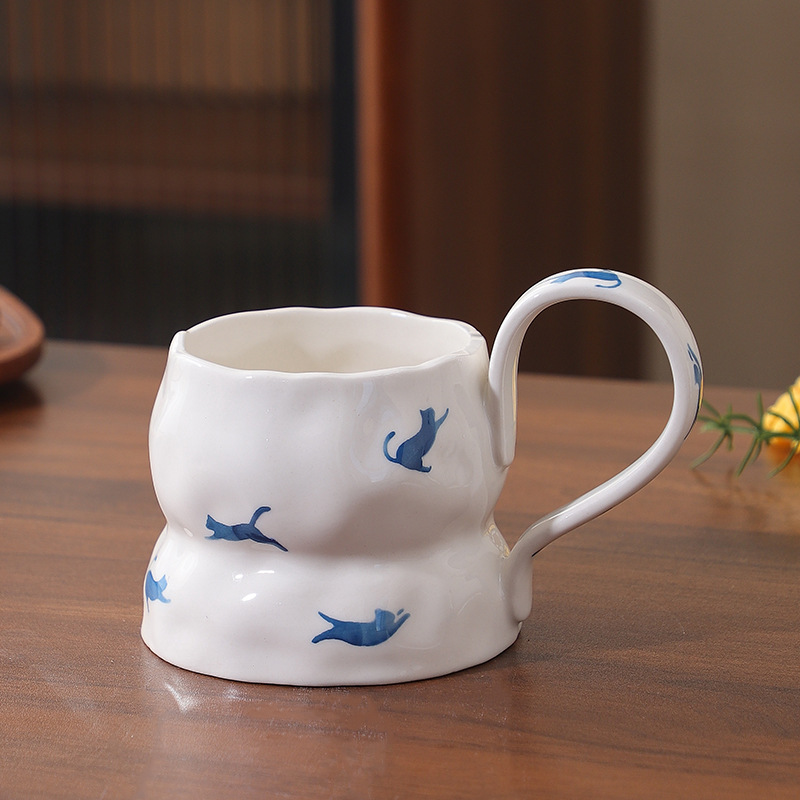 Pins viento rojo pequeño amor de alto valor pintado a mano bajo vidriado juego de tazas y platillos de cerámica taza de café irregular taza de agua