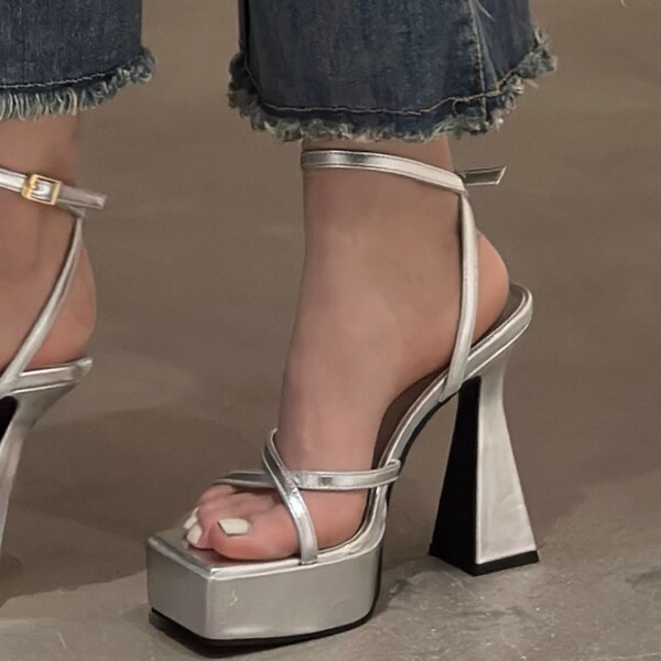 Fashionable universal high heels platform