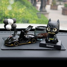 2025新款网红汽车摆件中控台车载香水香薰高档男摇头公仔车内饰品