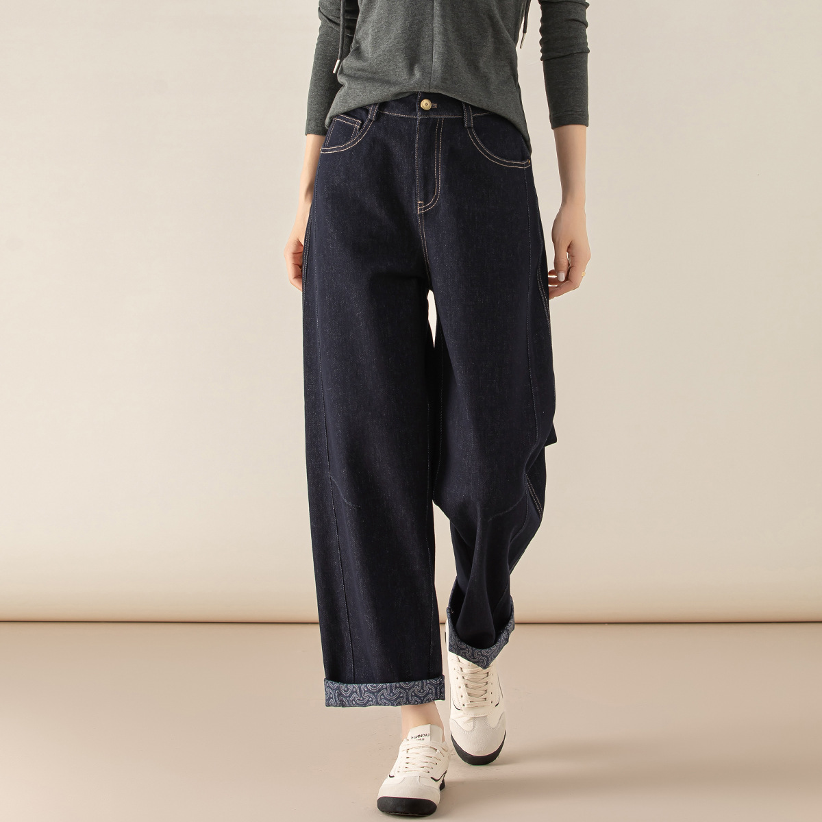 印花弯刀牛仔裤女秋季新款宽松高腰显瘦直筒阔腿九分裤