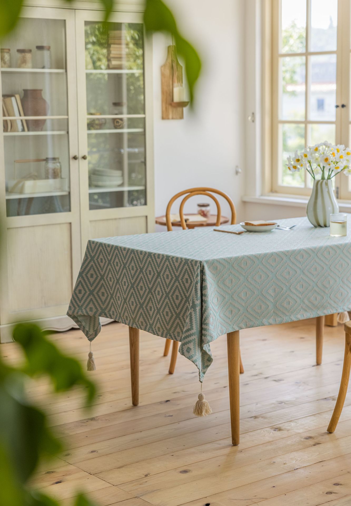 绿色小菱形 四个白流苏