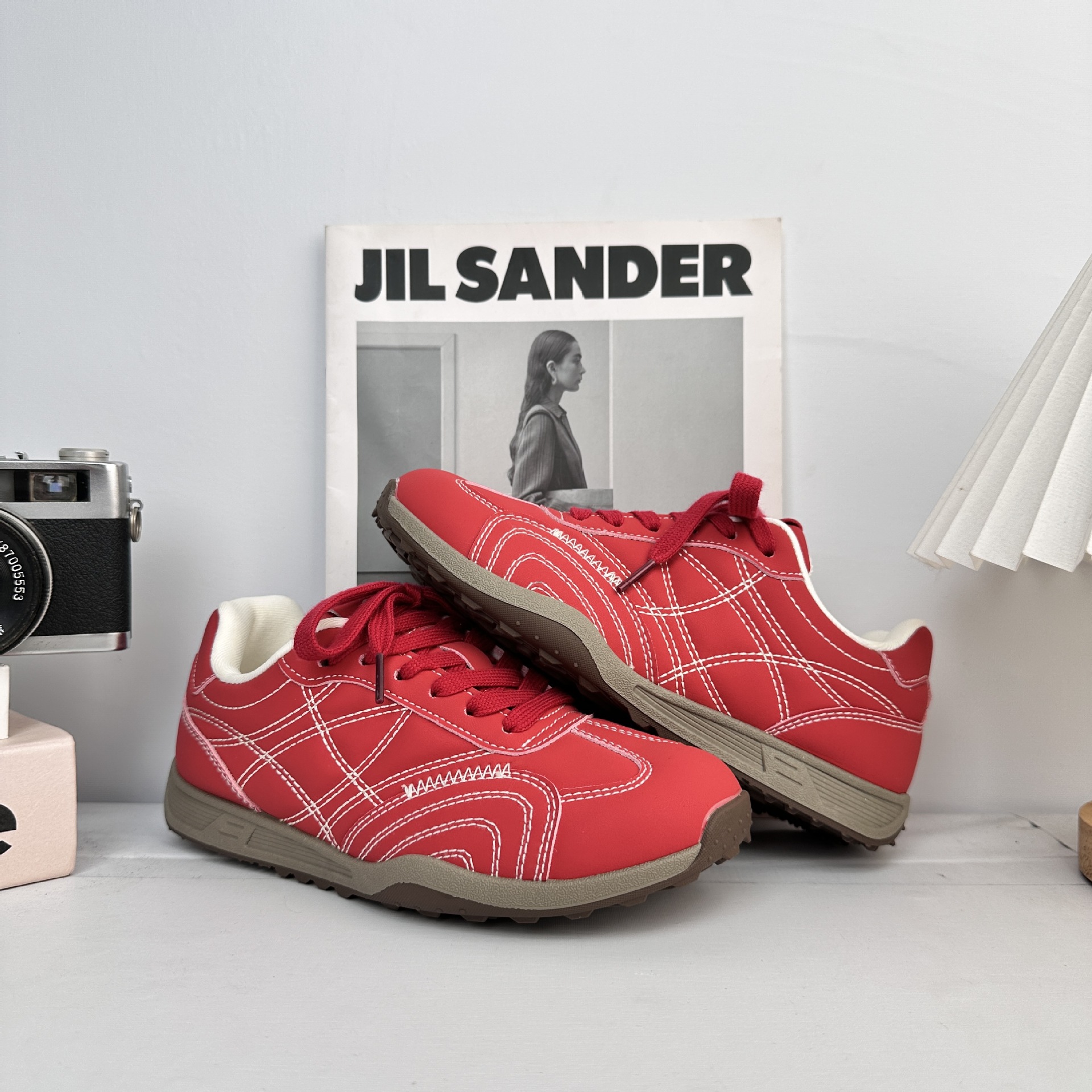 Zapatos de entrenamiento para niños y niñas Yuanbo 2025 otoño nuevo diseño de nicho de diseño universal para estudiantes zapatos casuales pequeños blancos