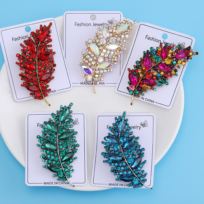 Rhinestones Inlay Material Brooches Classification Simple Style Shiny Pin Leaf Alloy Inlay Rhinestones Women'S Brooches