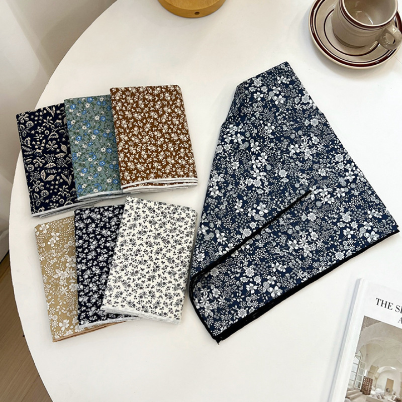 60 bufanda cuadrada pequeña versión coreana de la bufanda de seda pequeña de lunares blancos y negros decorativos de todo fósforo