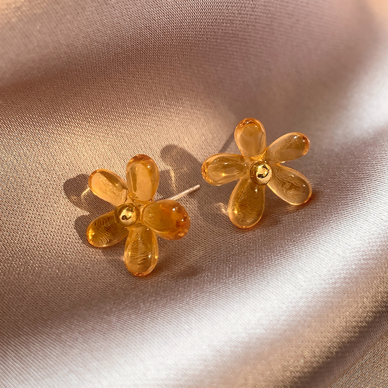Oversized Sculptural Clear Acrylic Clip-on Earrings Modern Design_voghion.com